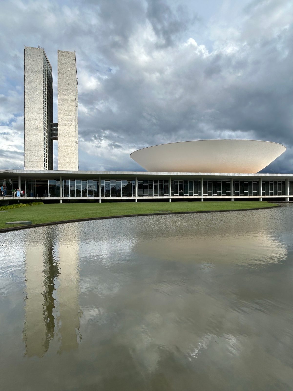 Edição #1 — A Capital que Nasce