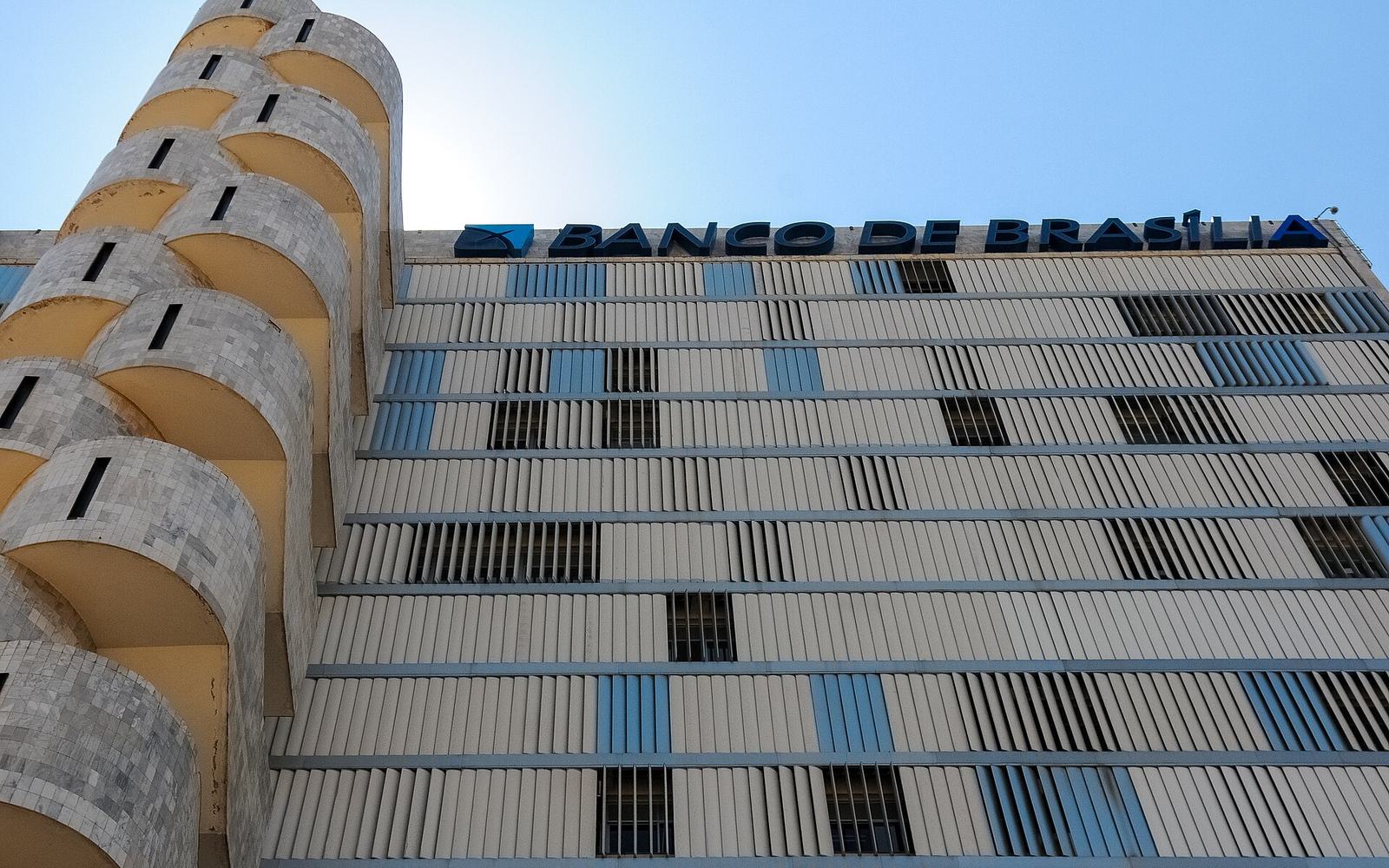Crise do BRB pressiona caixa do GDF, que atrasa pagamentos para blindar o banco