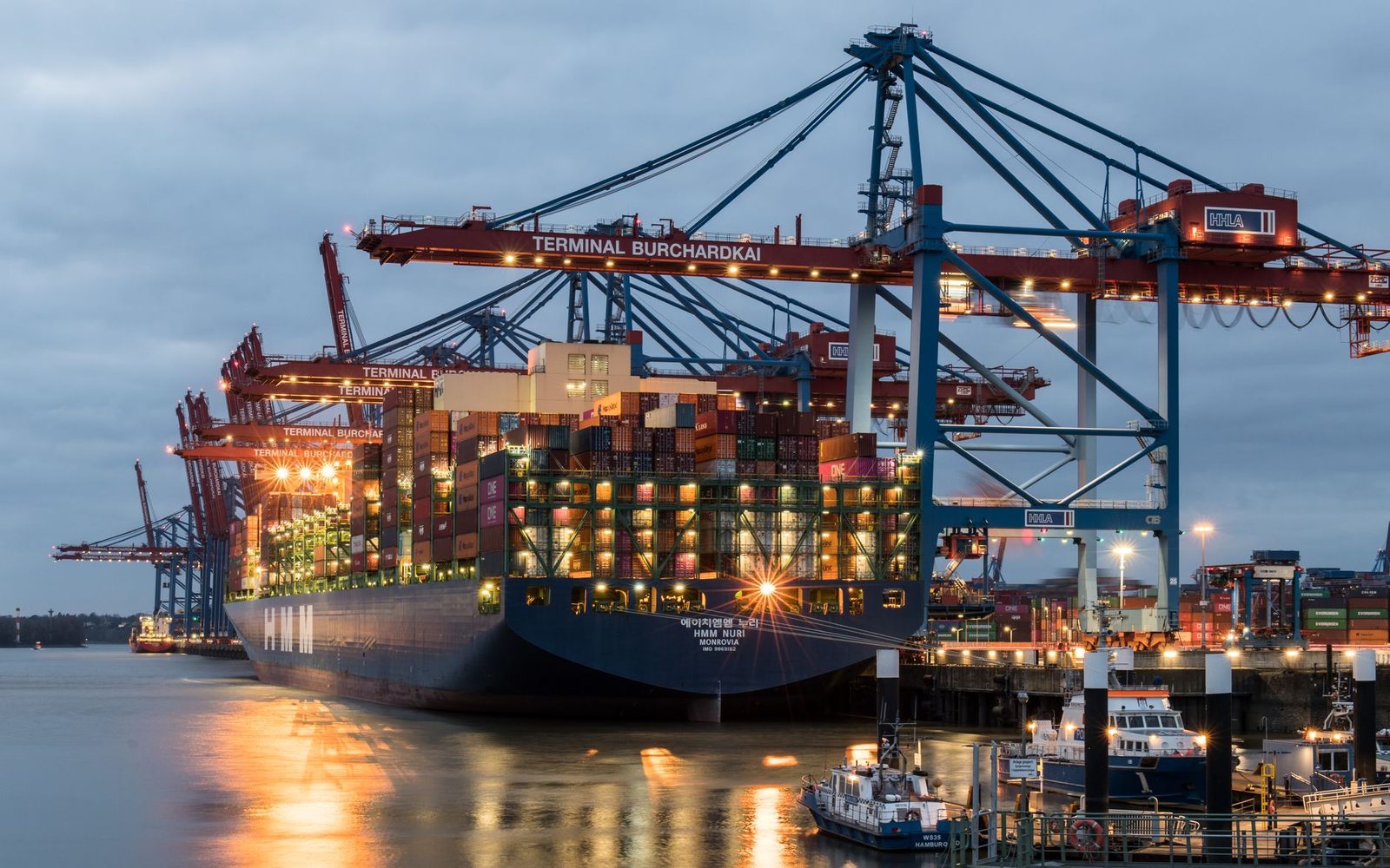 FMI reduz previsão de crescimento global para 3% em 2026, mas eleva projeções para Brasil e China